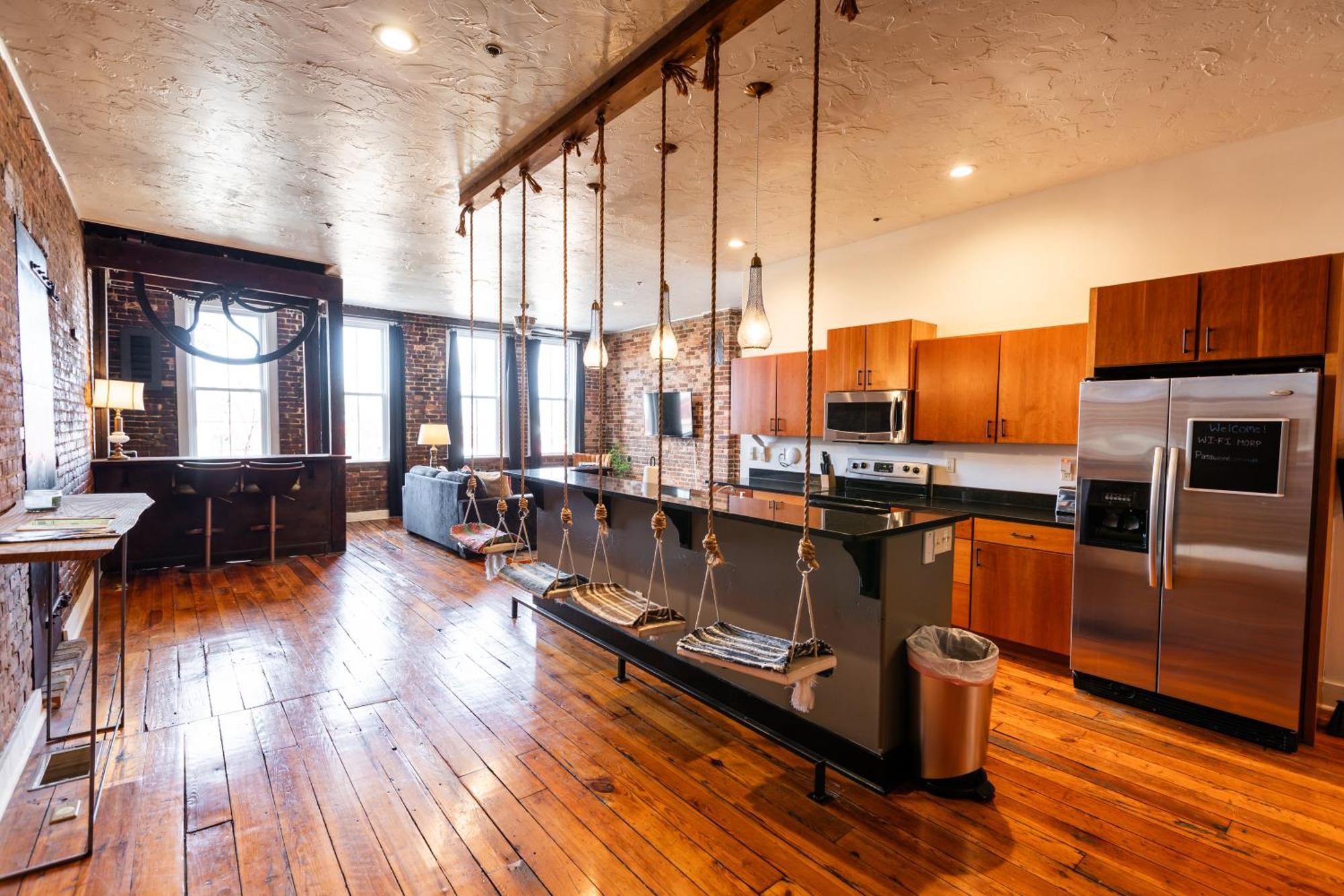 Апартаменты The Two Story Loft Спрингфилд Экстерьер фото