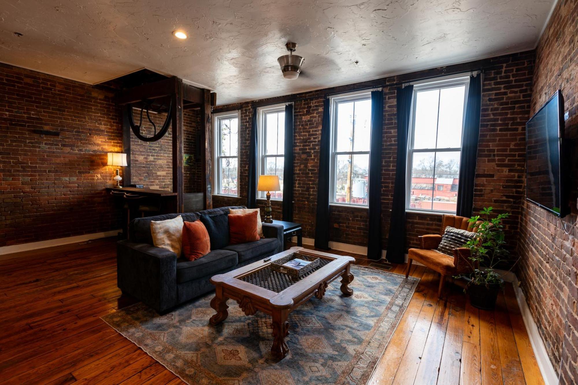 Апартаменты The Two Story Loft Спрингфилд Экстерьер фото